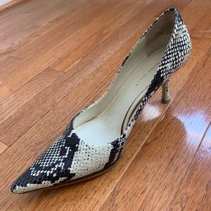 Snakeskin pumps 🐍